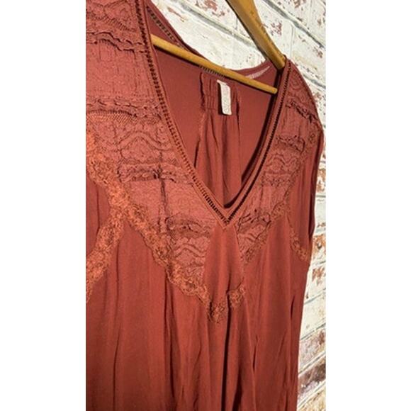 Free People Abigail Flowing Oversized V-Neck Lace-Crochet Detailing Tee in Wine - Picture 7 of 12